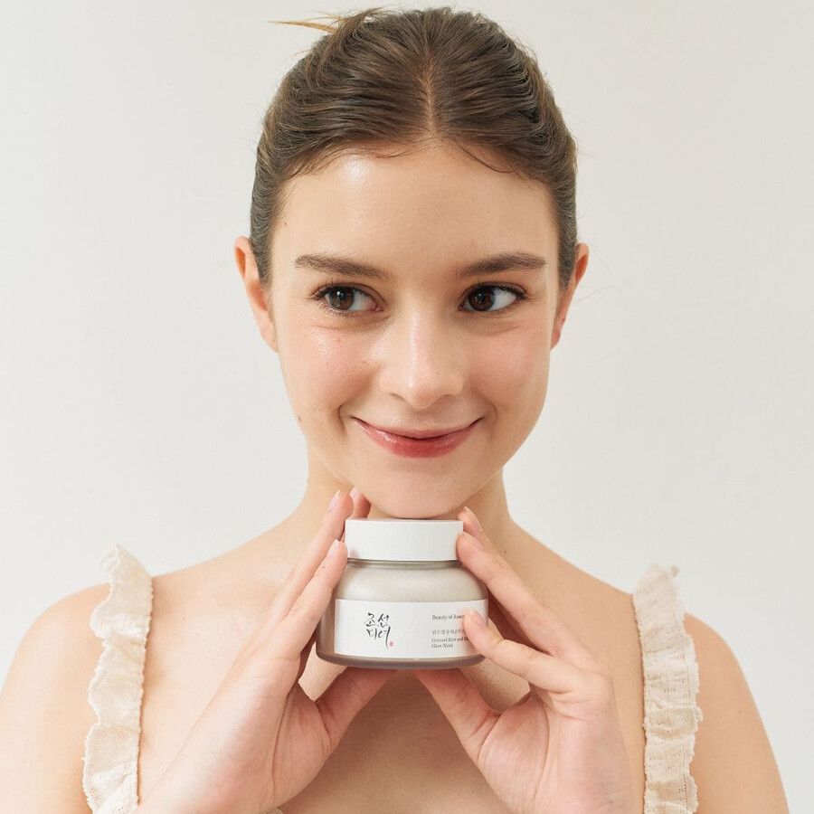 glow-maske aus gemahlenem reis und honig